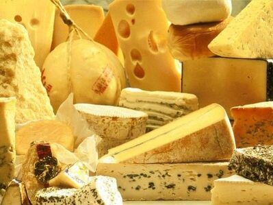 Käse in der Ernährung eines Mannes kann die Potenz stimulieren. 